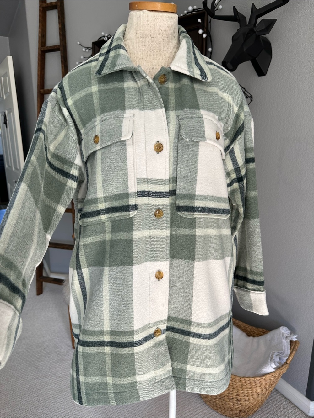Banana Republic Sage, Ivory and Slate Plaid Shirt Jacket, size medium - Picture 6 of 16